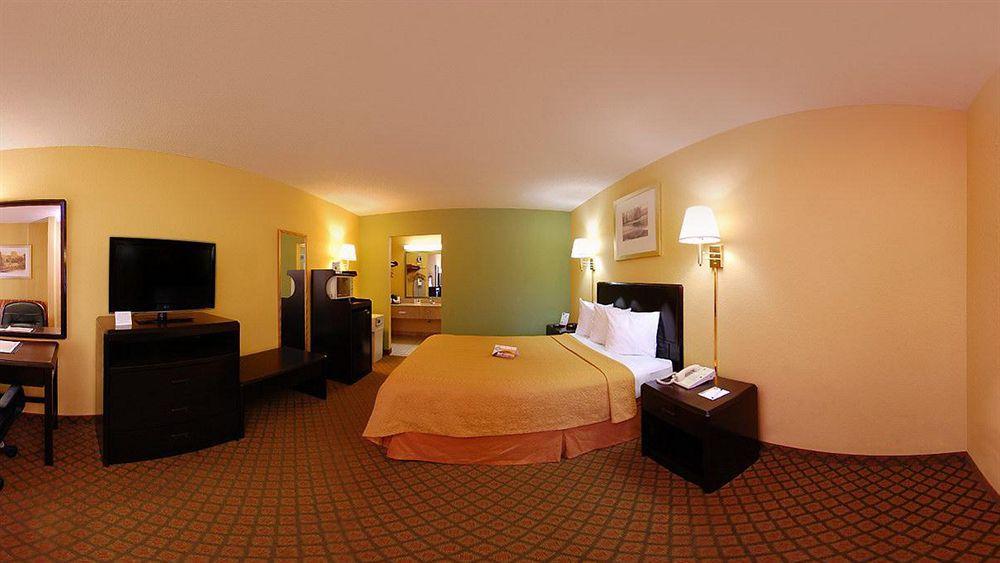Quality Inn & Suites Orlando Airport Exterior foto